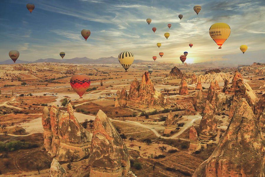 hot-air-balloons-at-sunrise-cappadocia-turkey-ivan-pendjakov